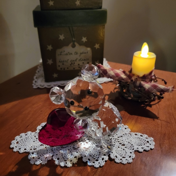 CRYSTAL WORLD ♥️ Vintage Heavy Crystal Teddy Bear Holding | Leaning on Red Heart - Picture 16 of 17